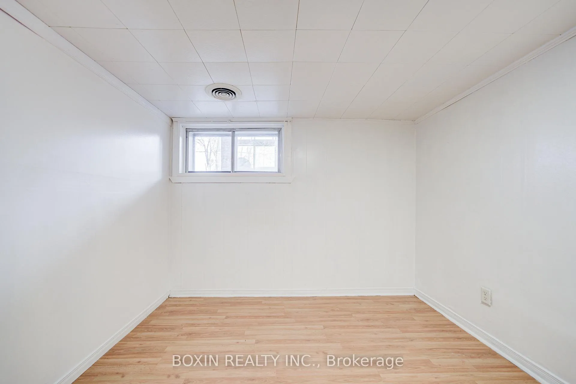 Photo 17 of 31 Tremely Crescent, Scarborough, Eglinton East — HOMEH