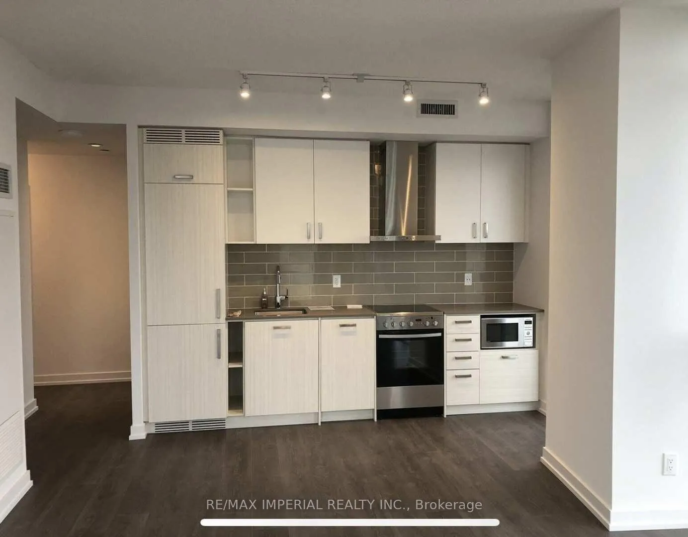Photo 5 of Unit 914, 125 Redpath Avenue, Toronto, Mount Pleasant West — HOMEH