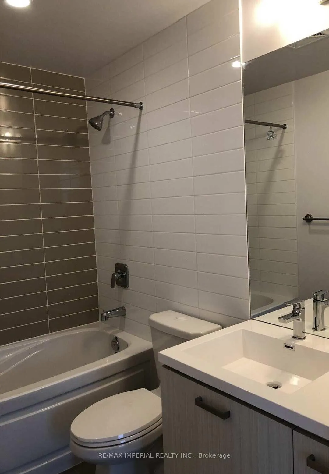 Photo 6 of Unit 914, 125 Redpath Avenue, Toronto, Mount Pleasant West — HOMEH