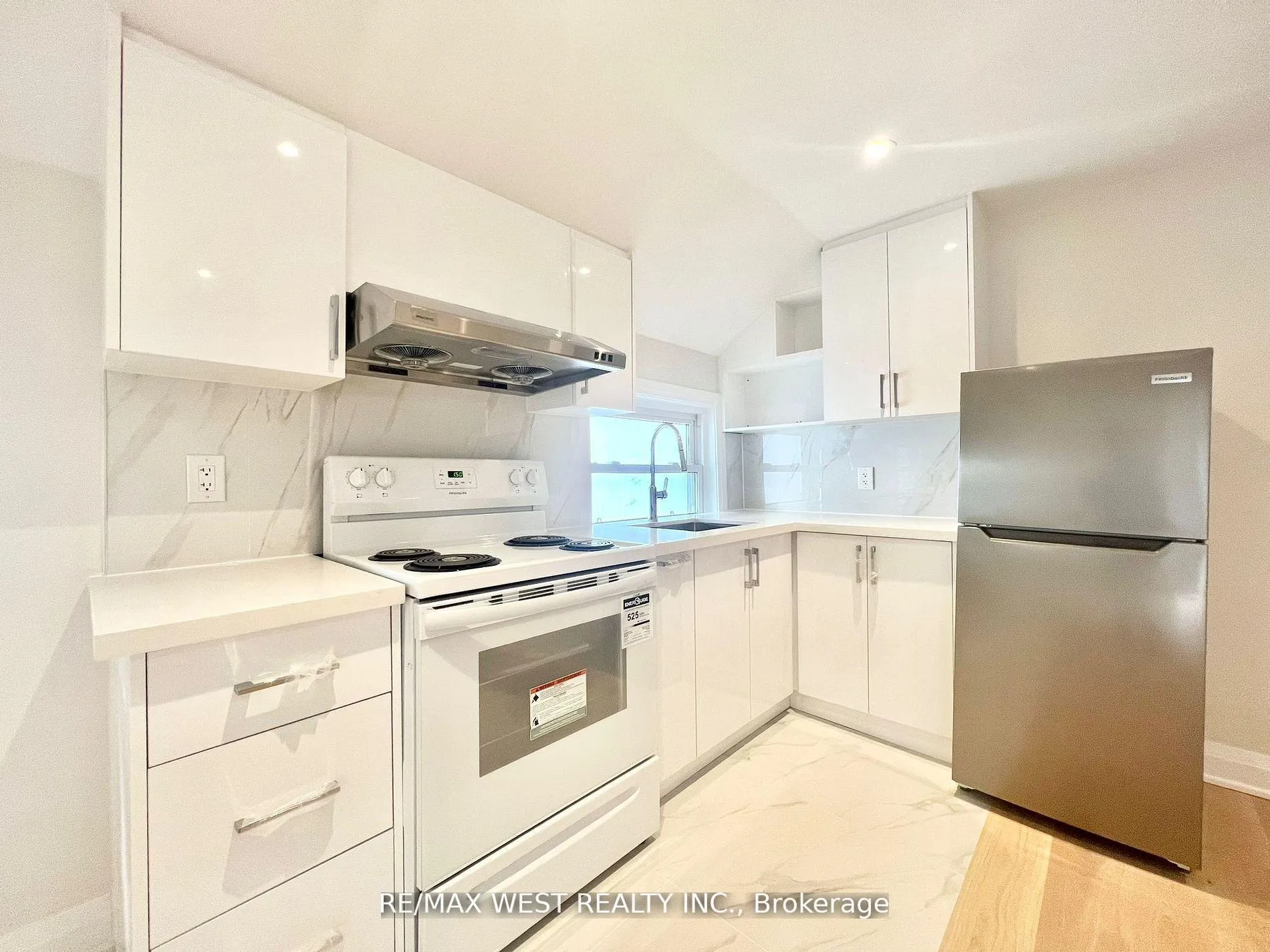 Photo 3 of Unit 2nd Flr, 4 Sutherland Avenue, Toronto, Crescent Town — HOMEH