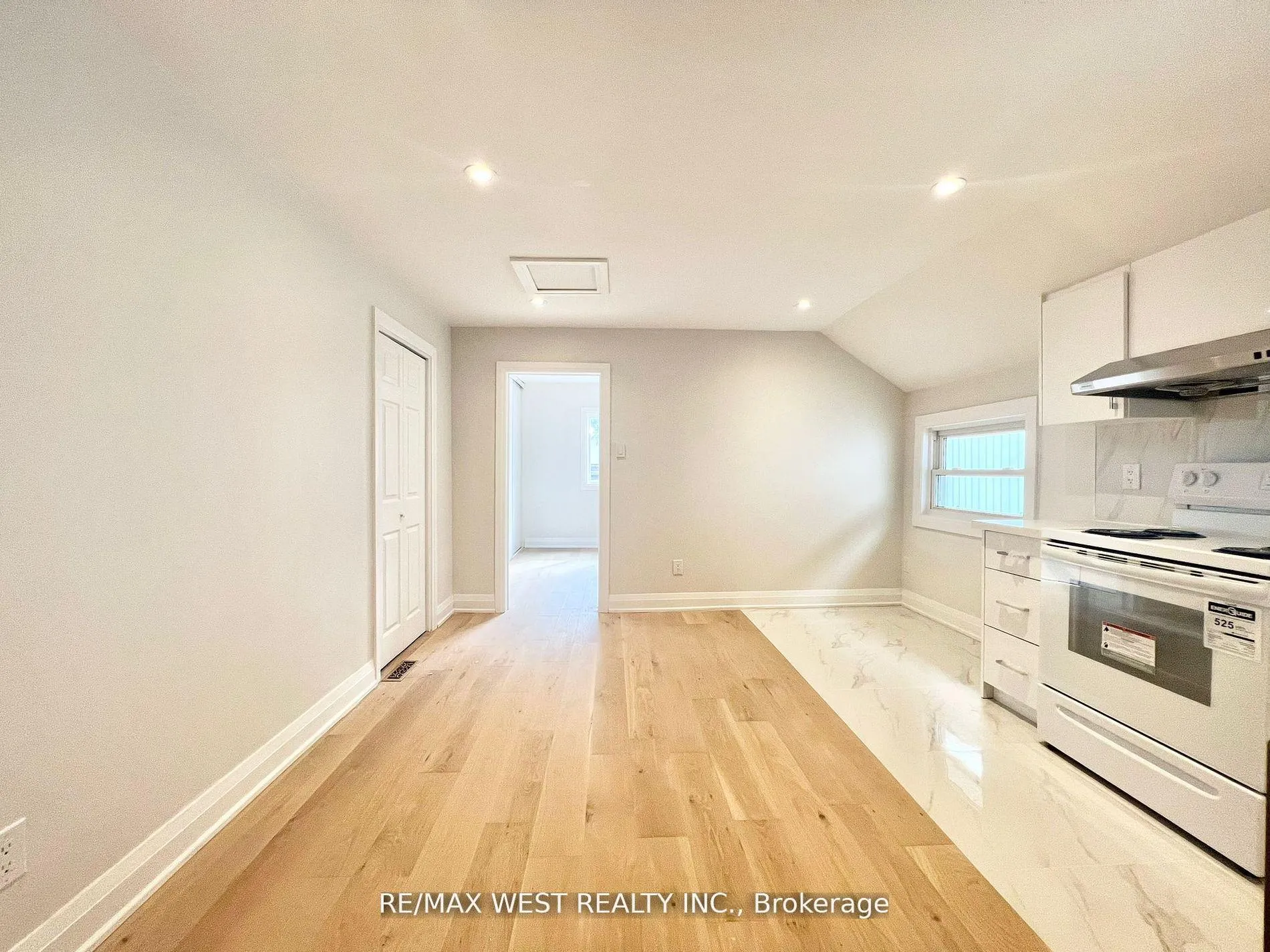 Photo 4 of Unit 2nd Flr, 4 Sutherland Avenue, Toronto, Crescent Town — HOMEH