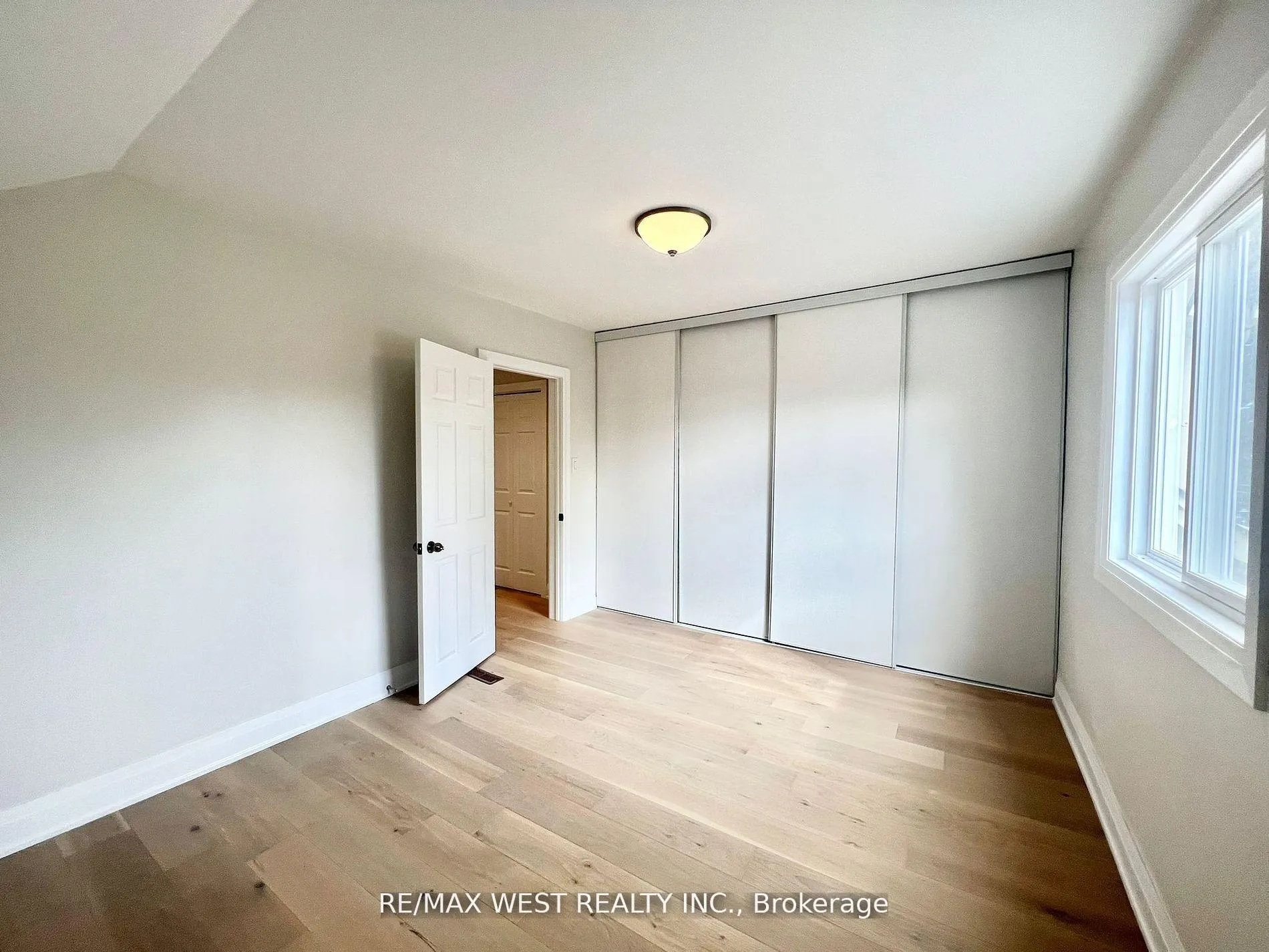 Photo 5 of Unit 2nd Flr, 4 Sutherland Avenue, Toronto, Crescent Town — HOMEH