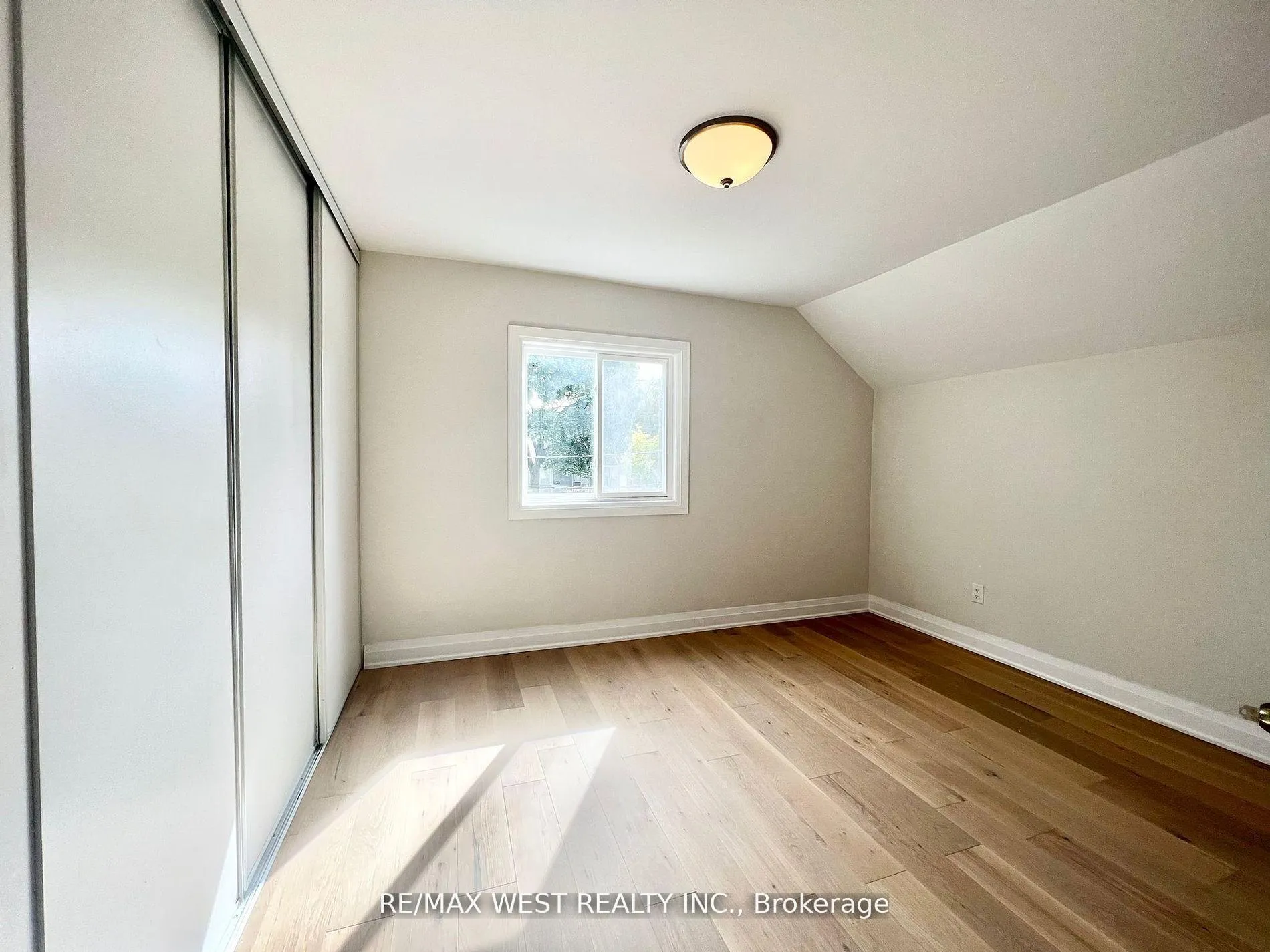 Photo 6 of Unit 2nd Flr, 4 Sutherland Avenue, Toronto, Crescent Town — HOMEH