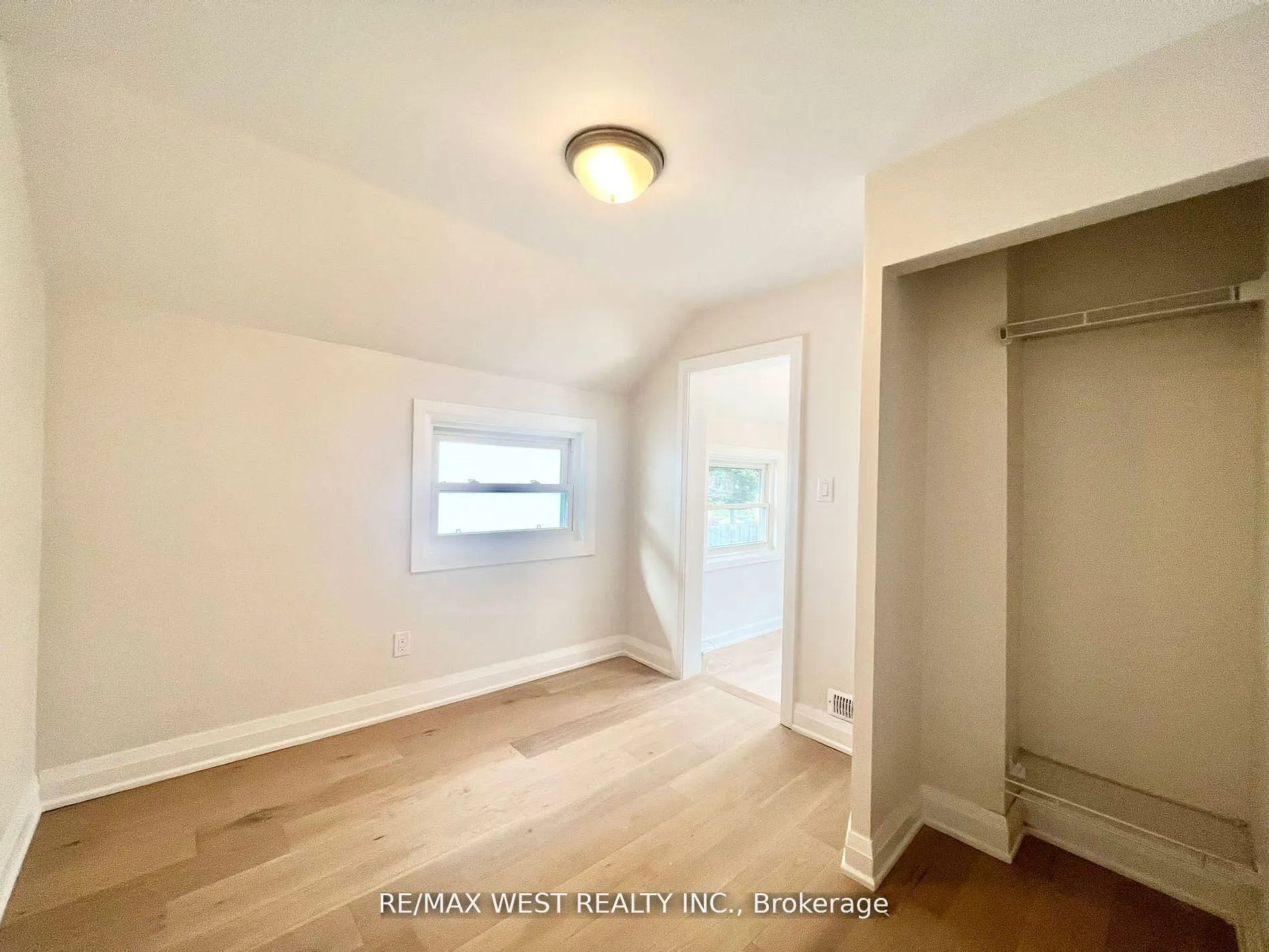 Photo 9 of Unit 2nd Flr, 4 Sutherland Avenue, Toronto, Crescent Town — HOMEH