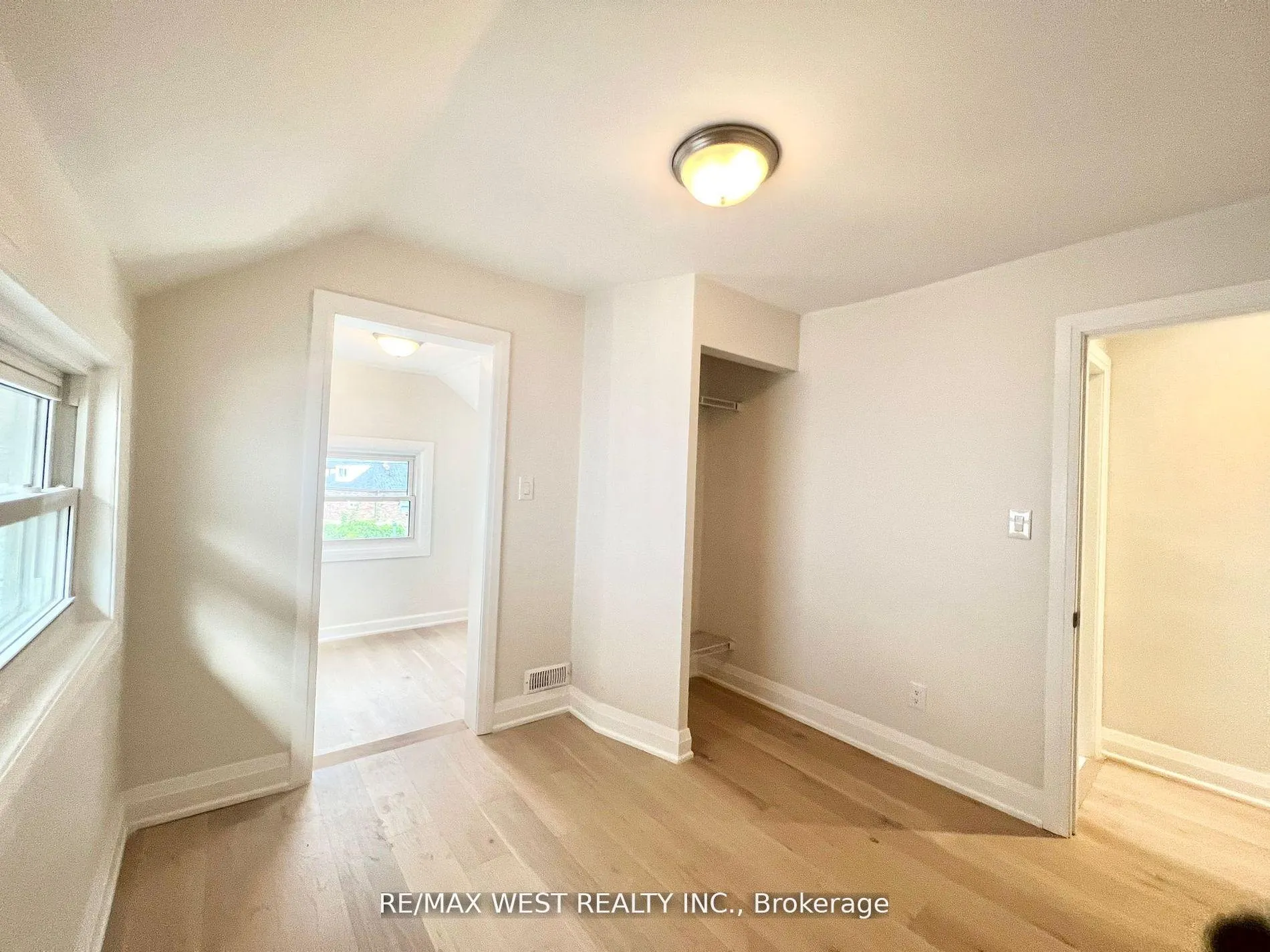 Photo 10 of Unit 2nd Flr, 4 Sutherland Avenue, Toronto, Crescent Town — HOMEH