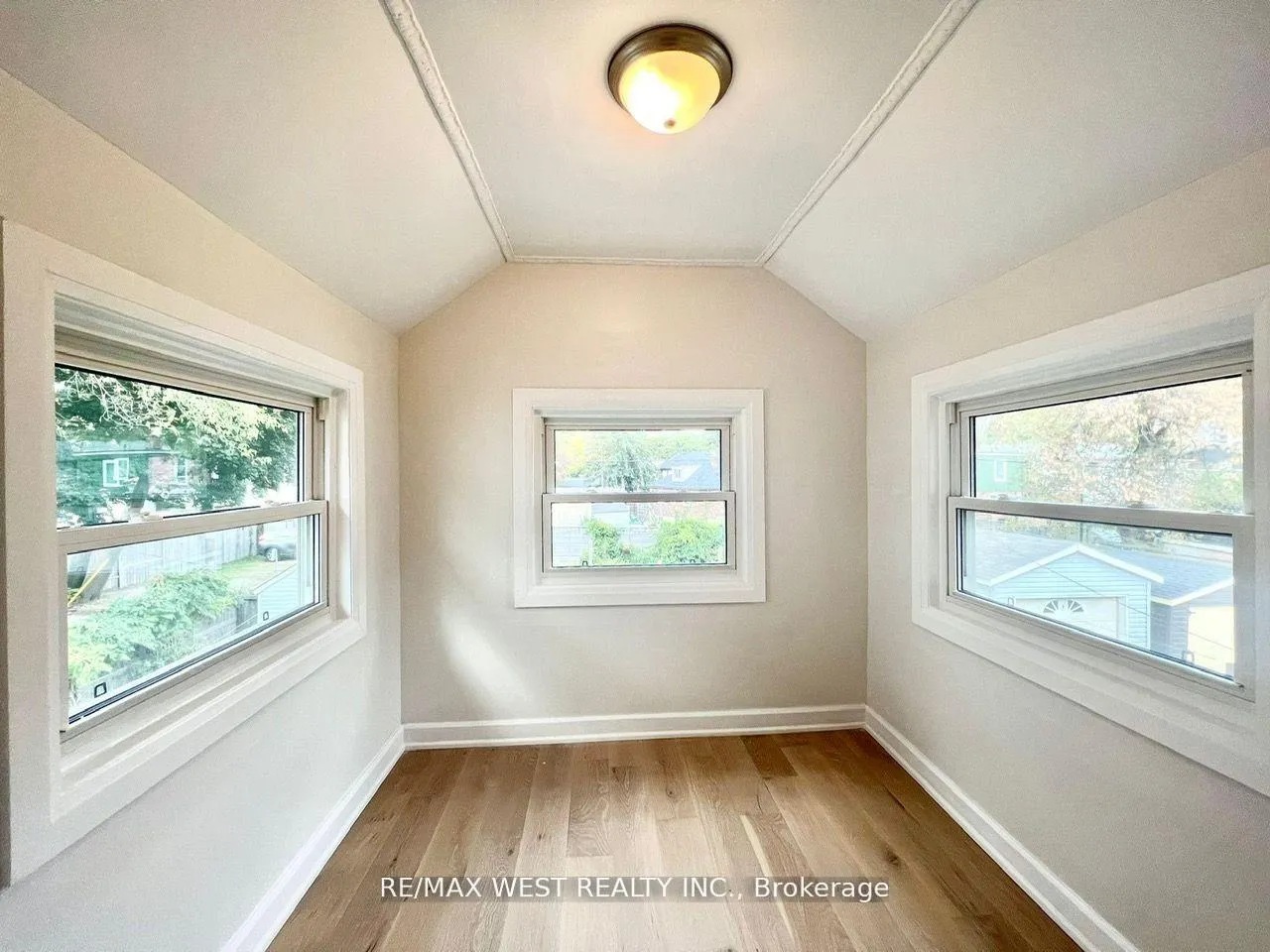 Photo 11 of Unit 2nd Flr, 4 Sutherland Avenue, Toronto, Crescent Town — HOMEH