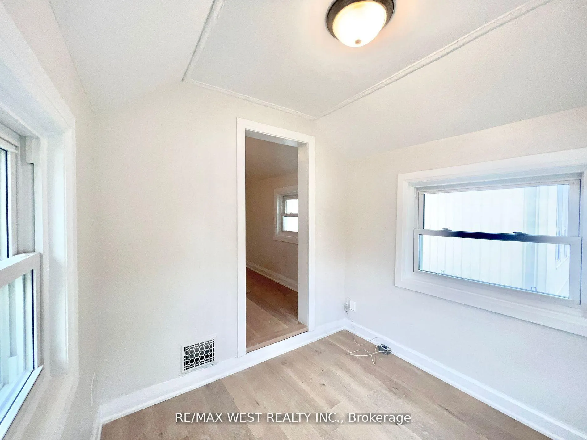 Photo 12 of Unit 2nd Flr, 4 Sutherland Avenue, Toronto, Crescent Town — HOMEH