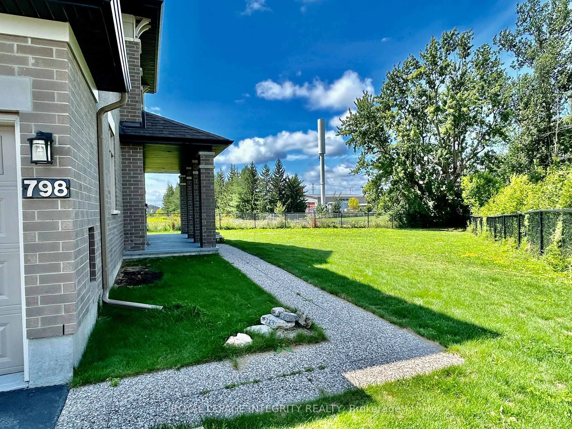 Photo 3 of 798 Carnelian Crescent, Ottawa, Riverside South/Gloucester Glen — HOMEH
