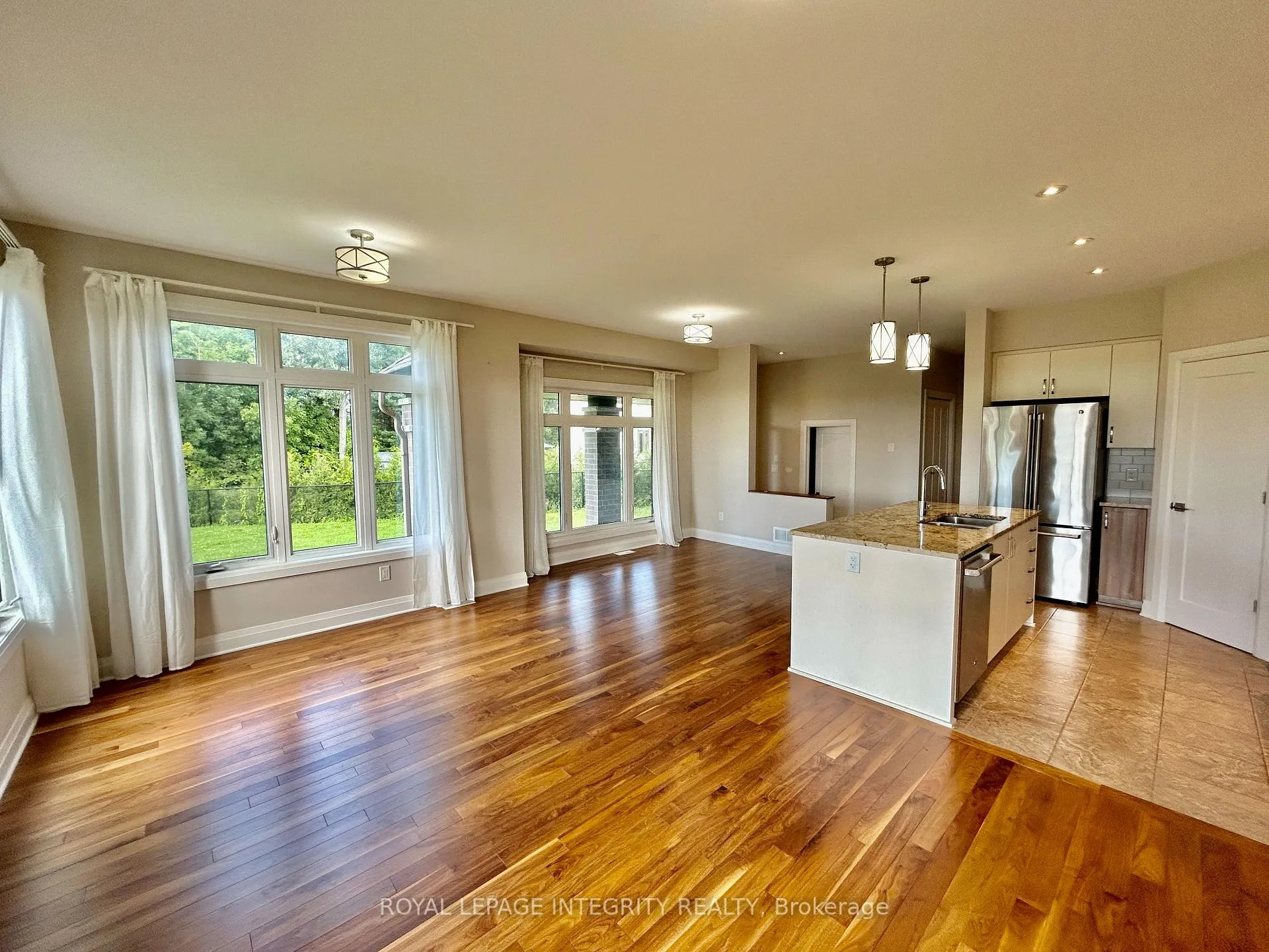 Photo 5 of 798 Carnelian Crescent, Ottawa, Riverside South/Gloucester Glen — HOMEH