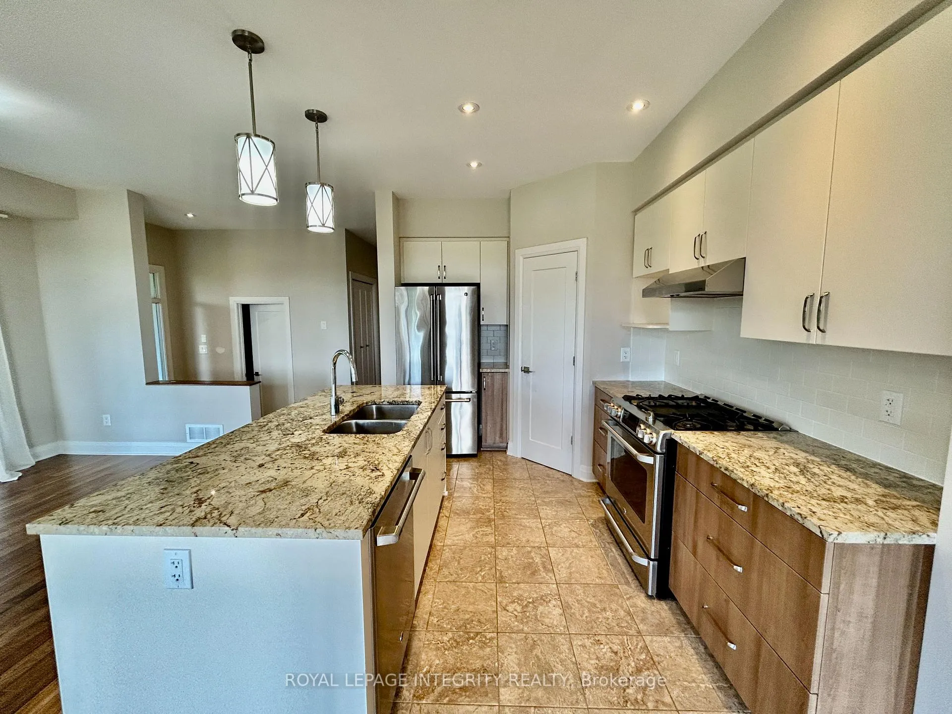 Photo 6 of 798 Carnelian Crescent, Ottawa, Riverside South/Gloucester Glen — HOMEH