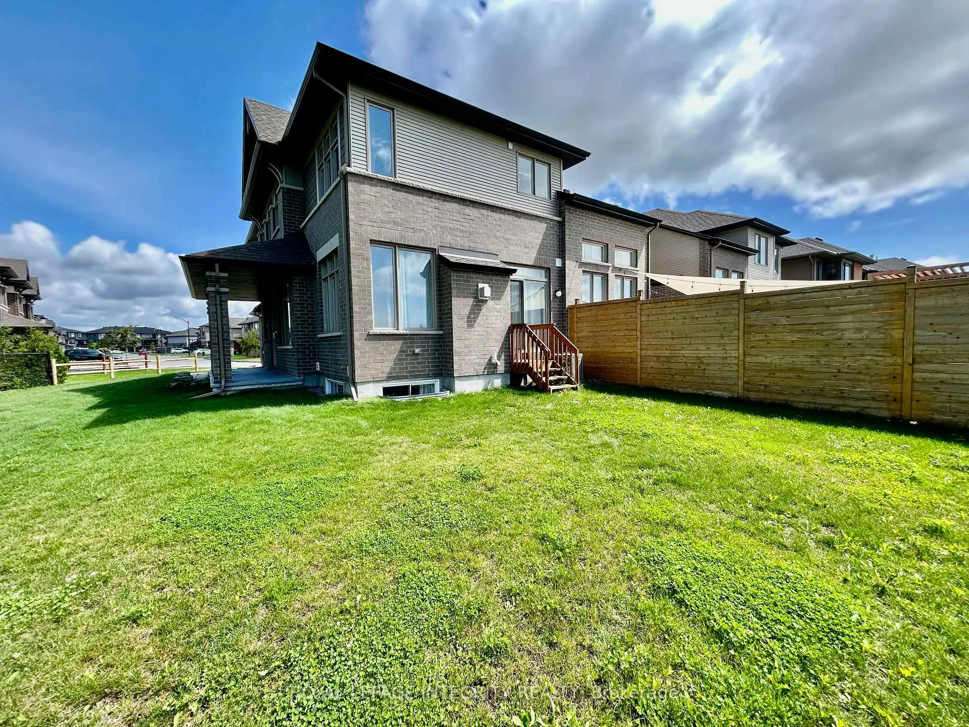 Photo 28 of 798 Carnelian Crescent, Ottawa, Riverside South/Gloucester Glen — HOMEH
