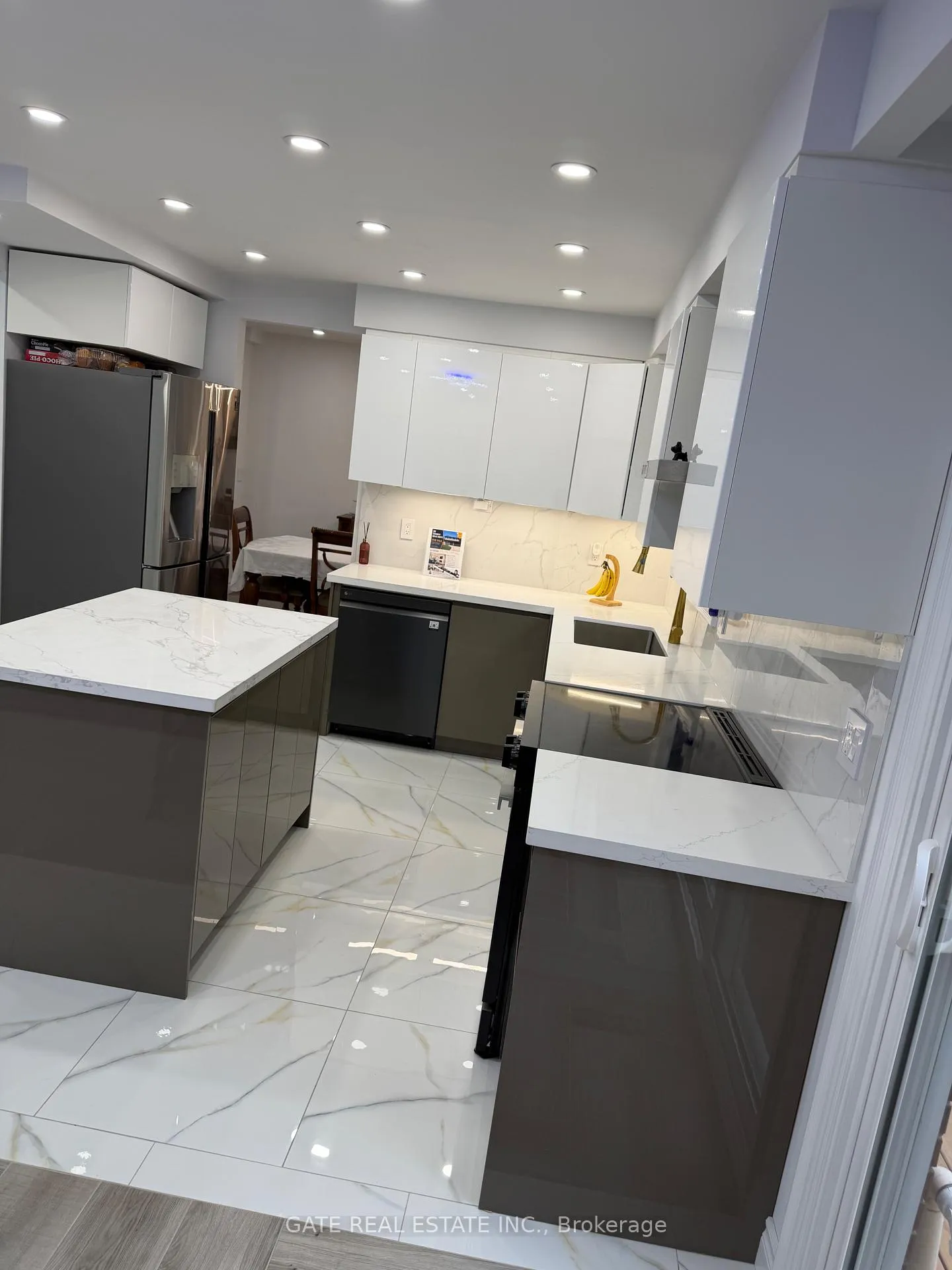 Photo 13 of 10 Thorny Brae Drive, Markham, Royal Orchard — HOMEH