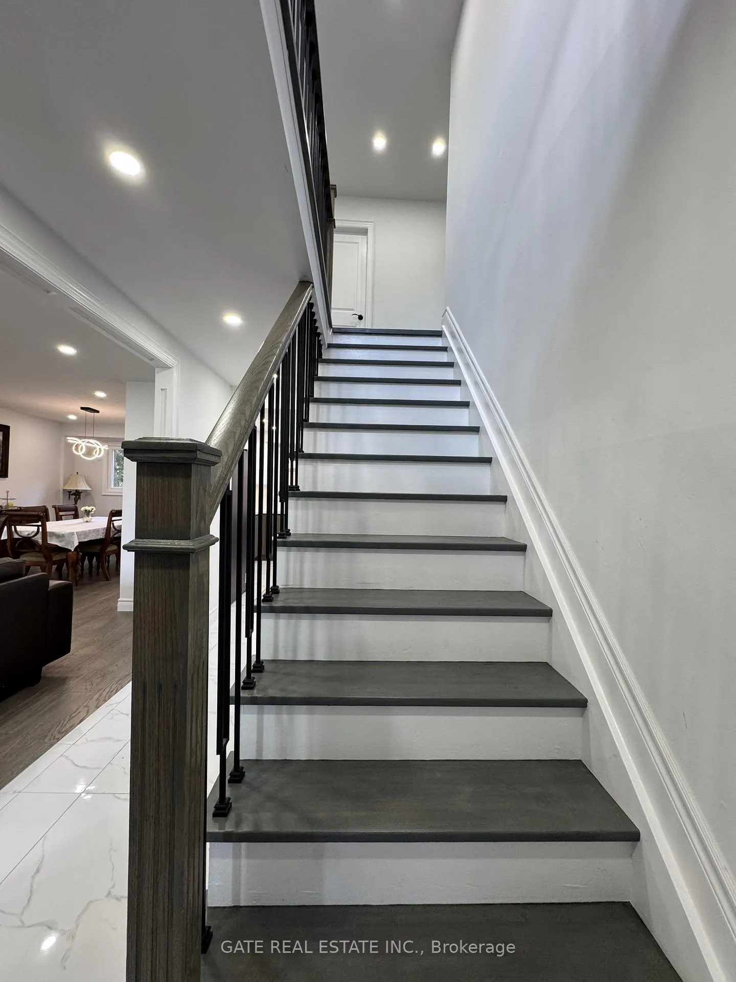 Photo 14 of 10 Thorny Brae Drive, Markham, Royal Orchard — HOMEH