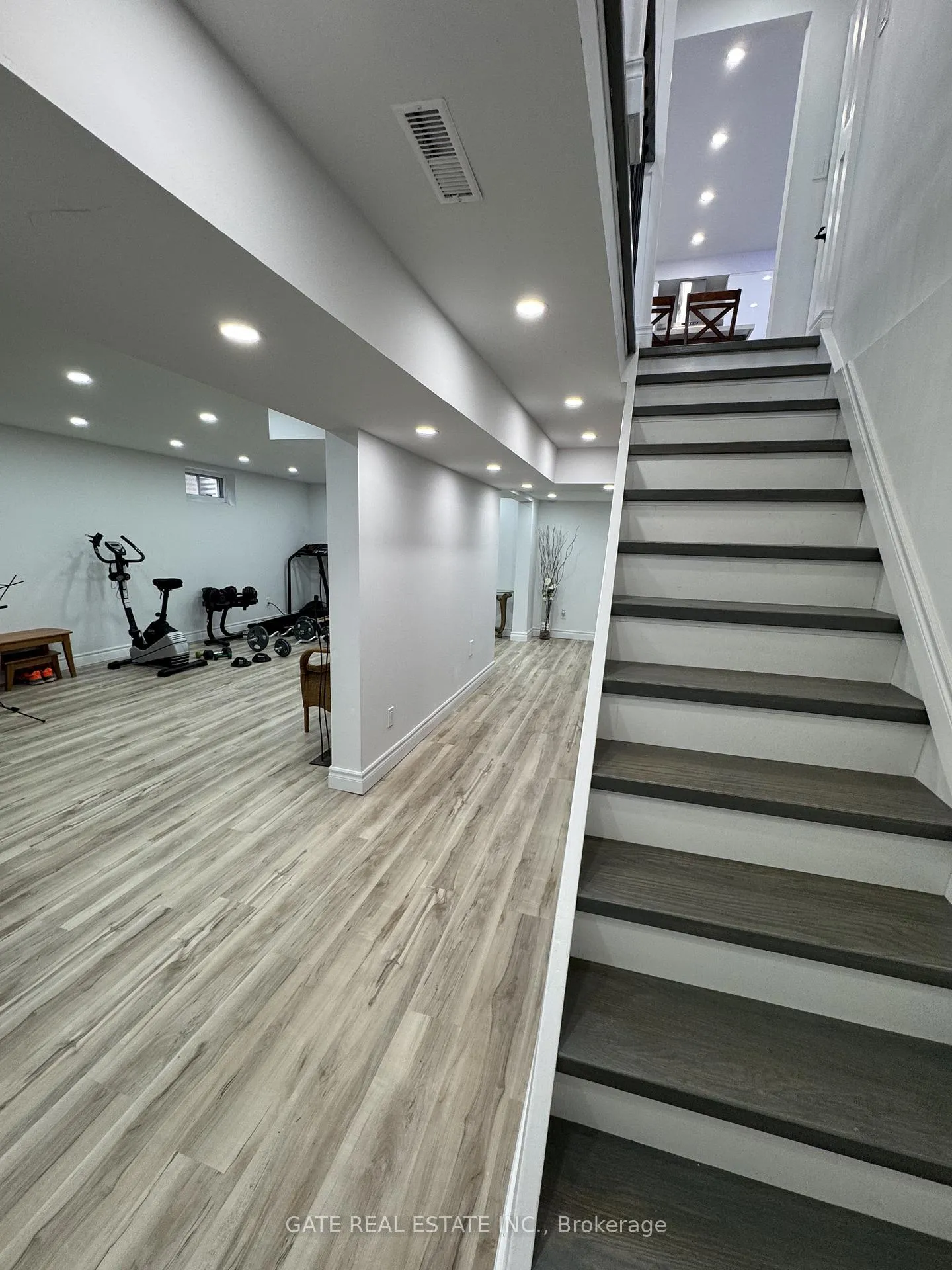 Photo 26 of 10 Thorny Brae Drive, Markham, Royal Orchard — HOMEH