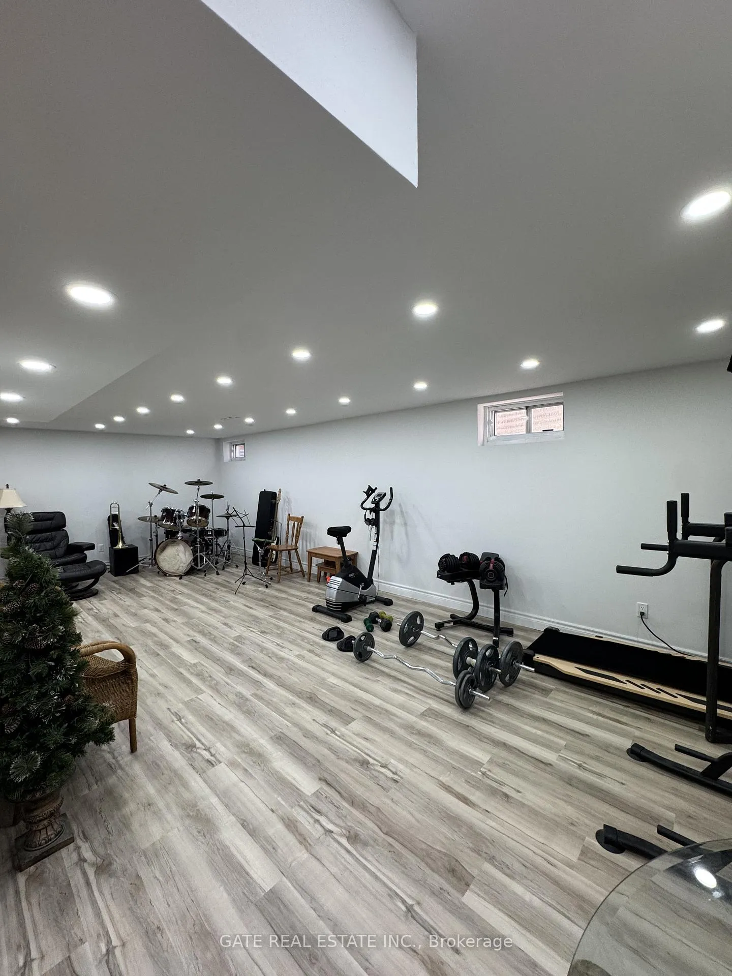 Photo 28 of 10 Thorny Brae Drive, Markham, Royal Orchard — HOMEH