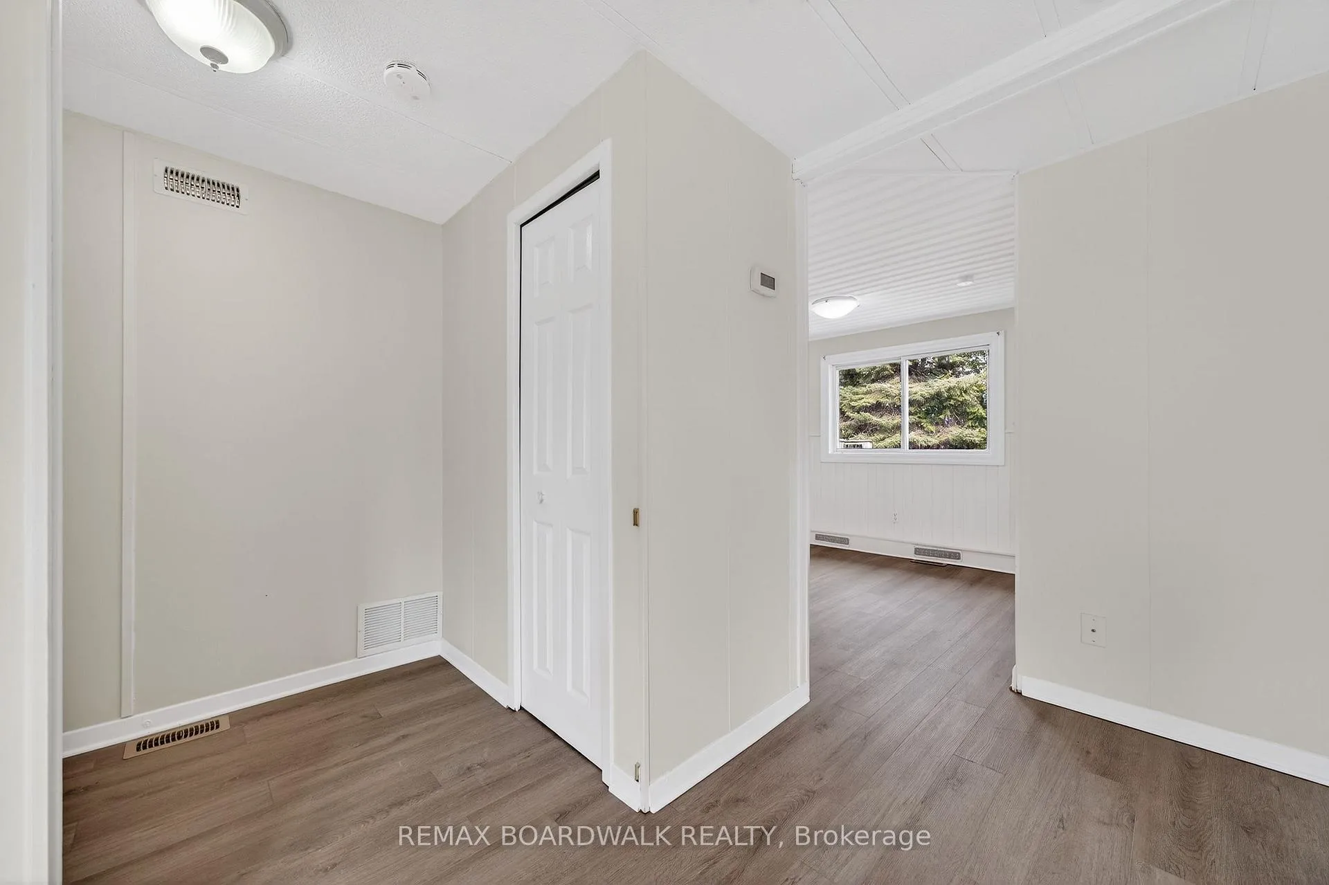 Photo 4 of 10 Fringewood Drive, Ottawa, Fringewood — HOMEH