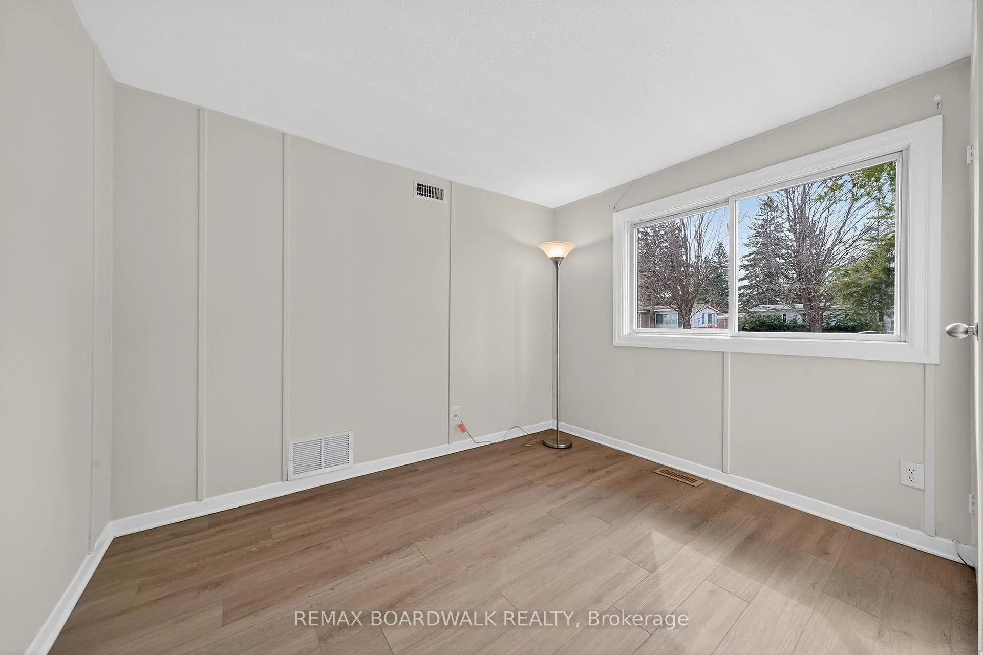 Photo 21 of 10 Fringewood Drive, Ottawa, Fringewood — HOMEH
