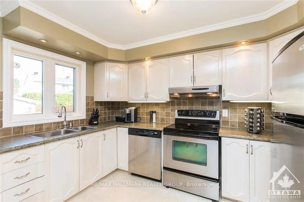 Photo 5 of 617 Wilkie Drive, Ottawa, Fallingbrook/Pineridge — HOMEH