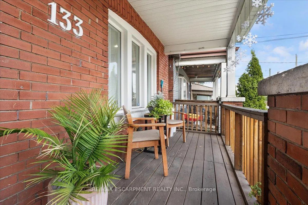 Photo 2 of 133 Frederick Avenue, Hamilton, Crown Point — HOMEH