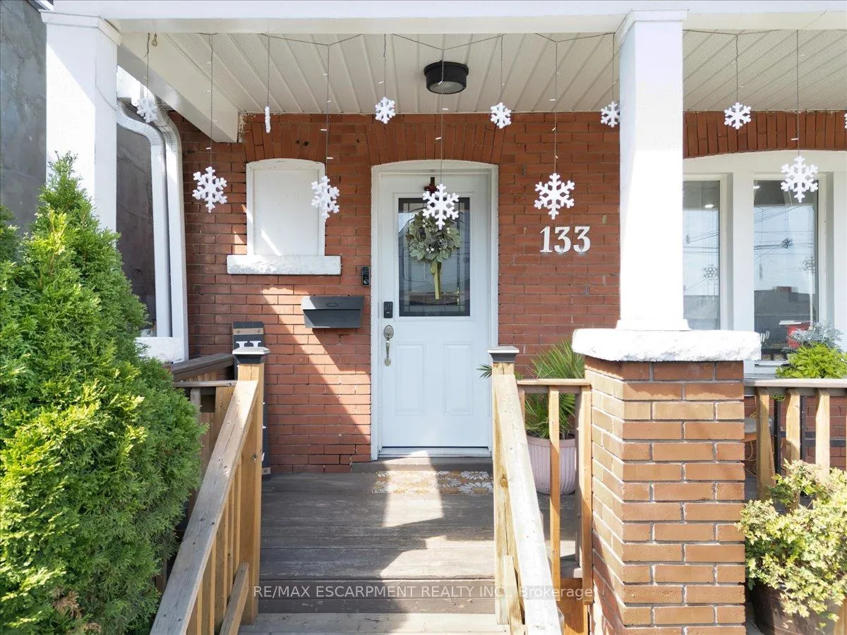 Photo 3 of 133 Frederick Avenue, Hamilton, Crown Point — HOMEH