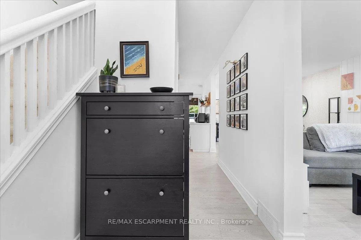 Photo 5 of 133 Frederick Avenue, Hamilton, Crown Point — HOMEH