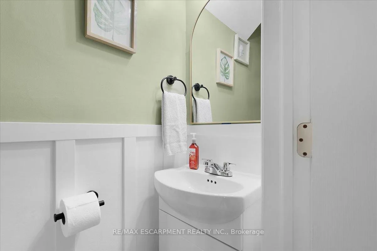 Photo 6 of 133 Frederick Avenue, Hamilton, Crown Point — HOMEH