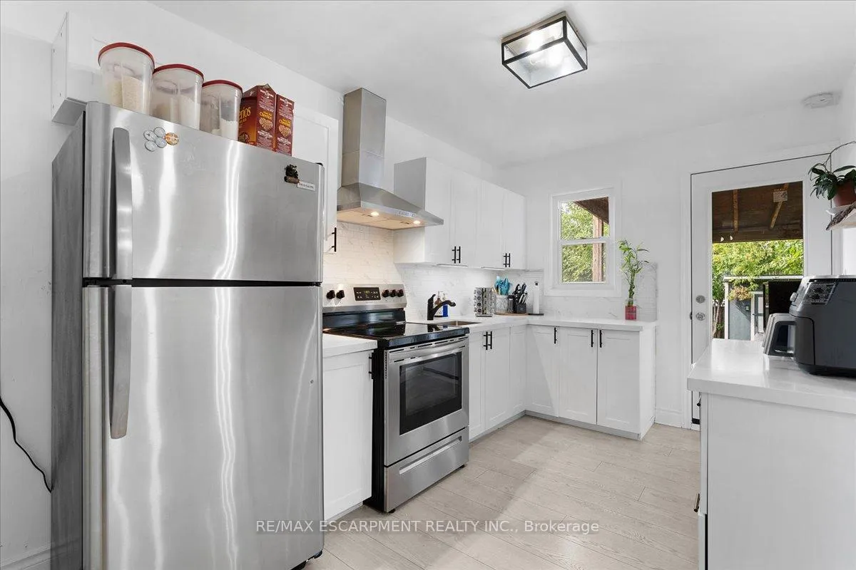 Photo 7 of 133 Frederick Avenue, Hamilton, Crown Point — HOMEH