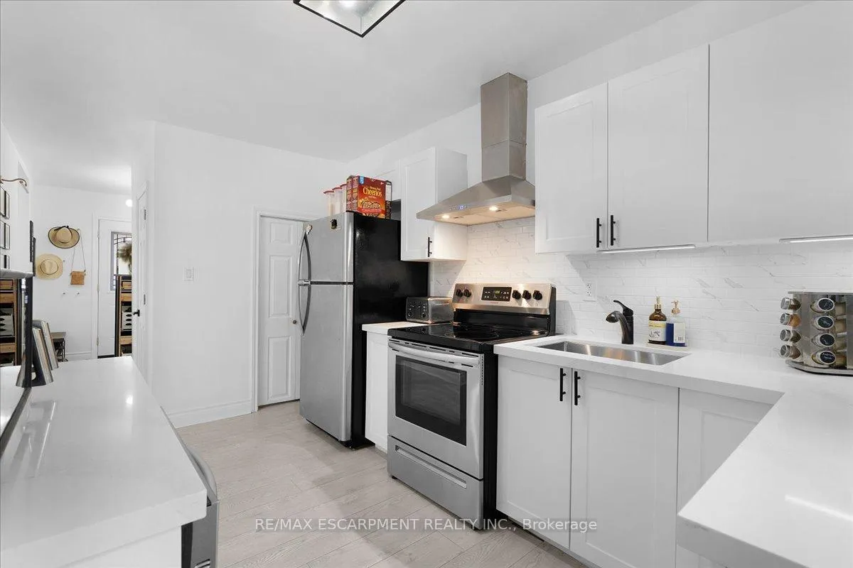 Photo 9 of 133 Frederick Avenue, Hamilton, Crown Point — HOMEH