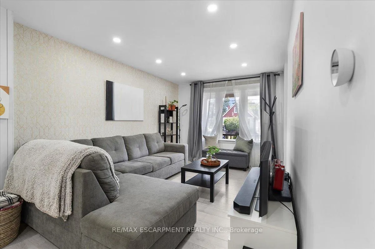 Photo 11 of 133 Frederick Avenue, Hamilton, Crown Point — HOMEH