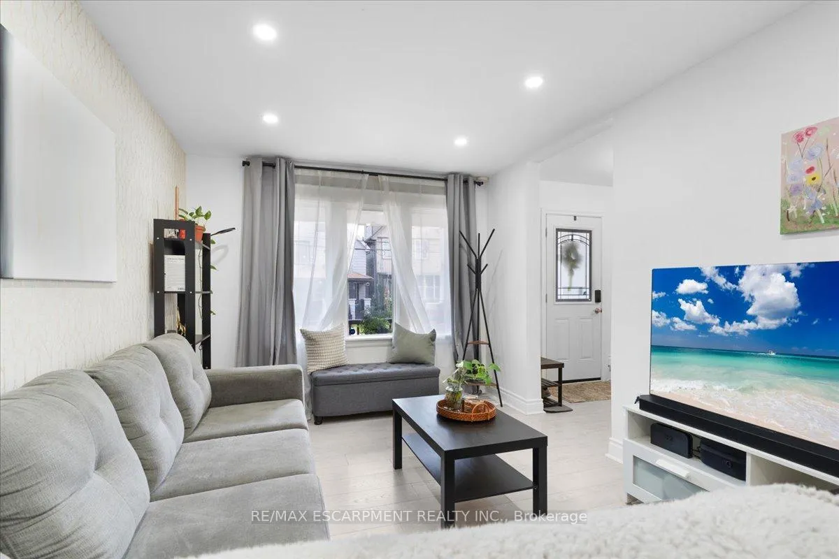 Photo 12 of 133 Frederick Avenue, Hamilton, Crown Point — HOMEH