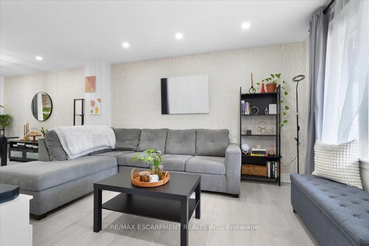 Photo 13 of 133 Frederick Avenue, Hamilton, Crown Point — HOMEH