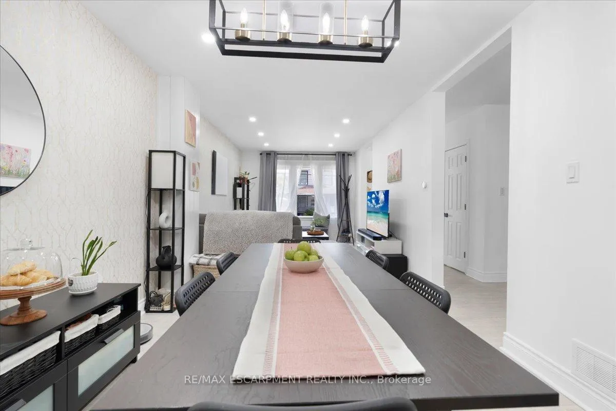 Photo 16 of 133 Frederick Avenue, Hamilton, Crown Point — HOMEH