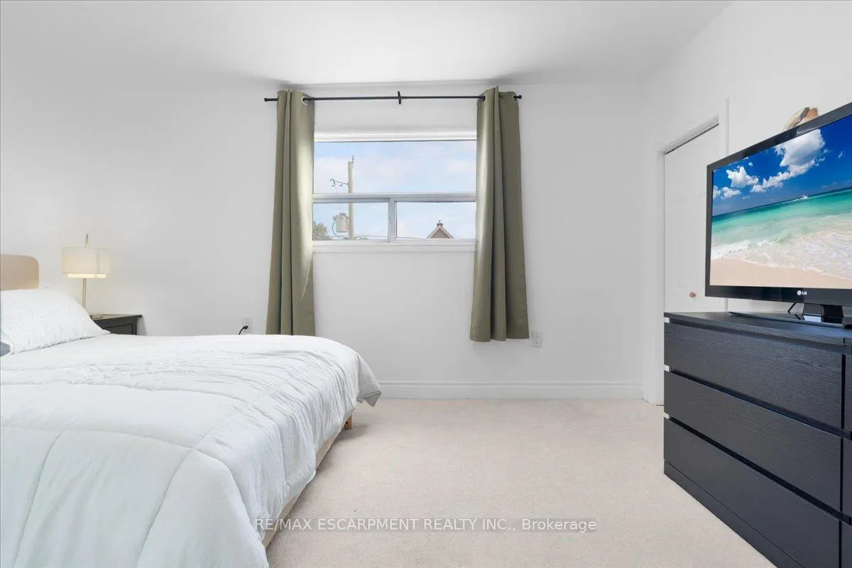 Photo 18 of 133 Frederick Avenue, Hamilton, Crown Point — HOMEH