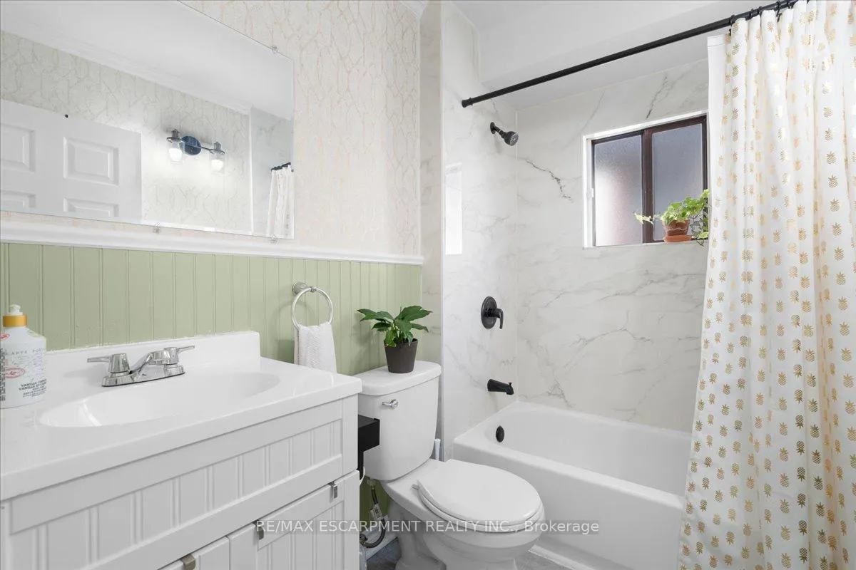 Photo 22 of 133 Frederick Avenue, Hamilton, Crown Point — HOMEH