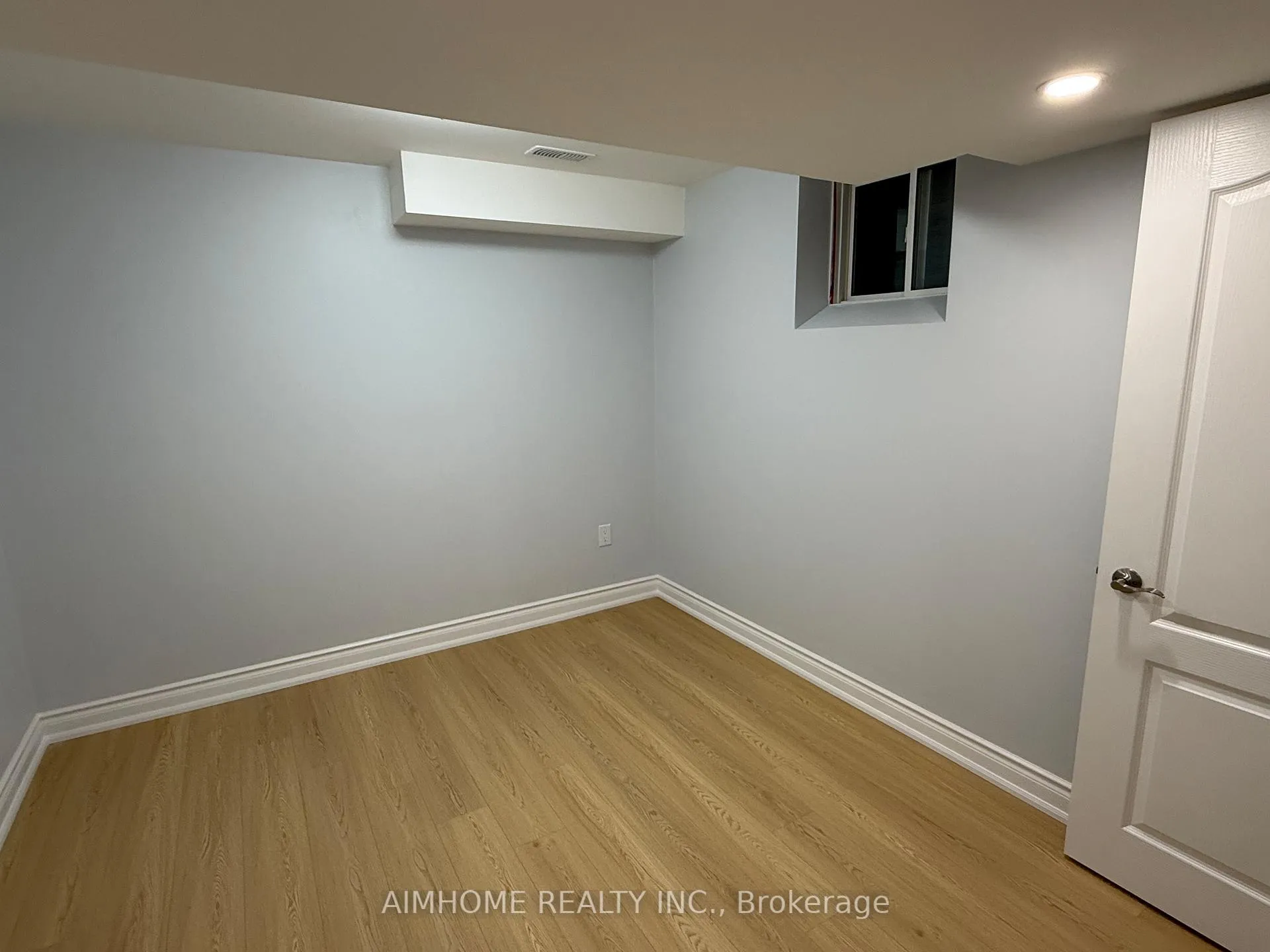 Photo 8 of 28 Desjardin Drive, Markham, Greensborough — HOMEH