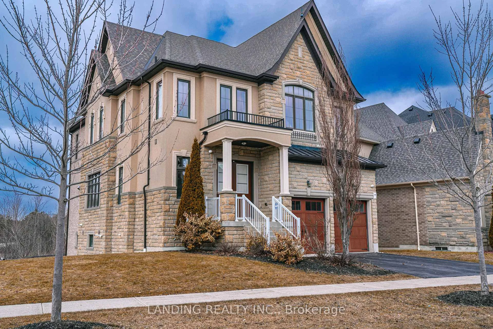 Photo 2 of 118 Burns Boulevard, King, King City — HOMEH