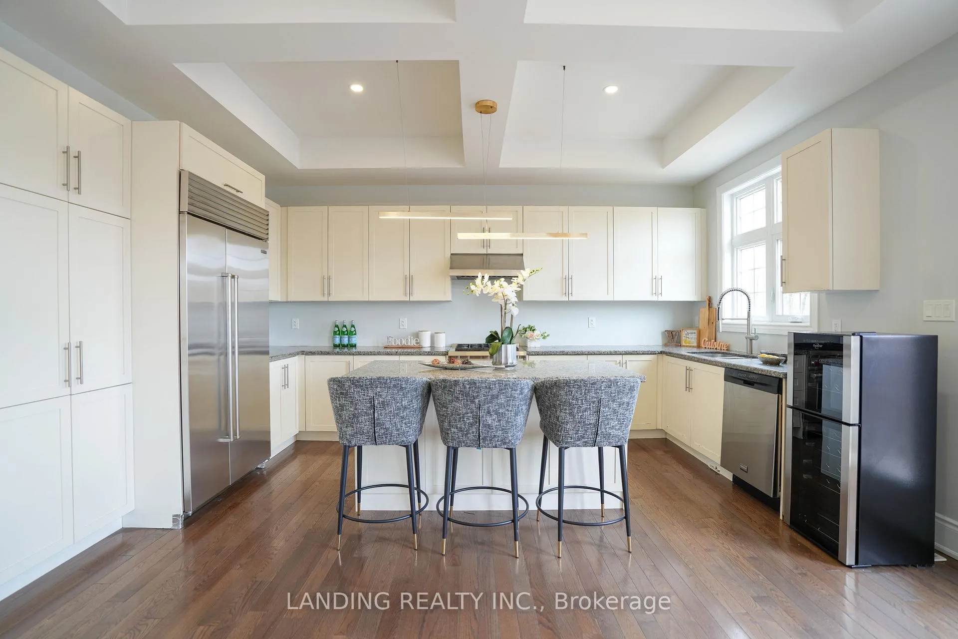 Photo 8 of 118 Burns Boulevard, King, King City — HOMEH