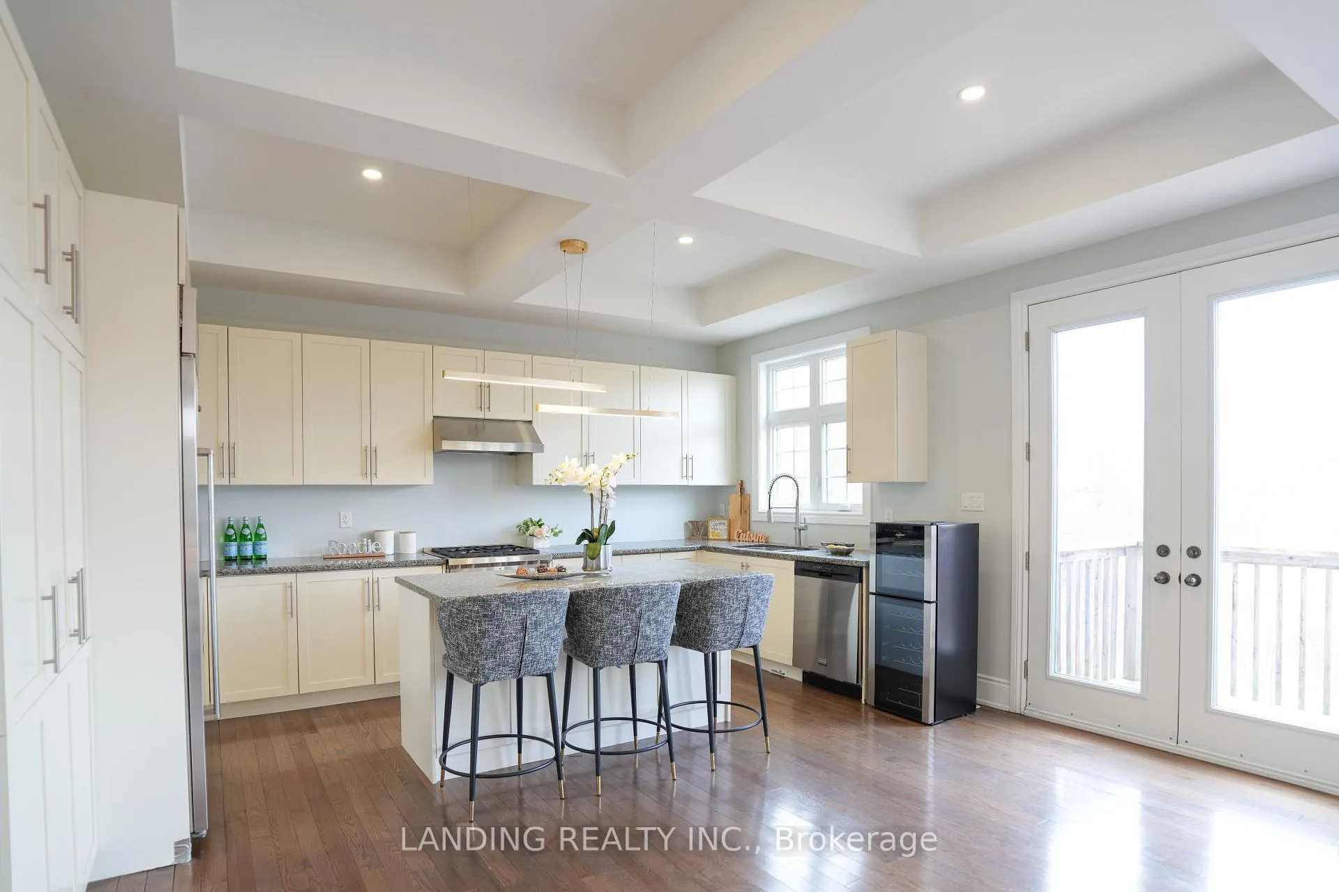 Photo 11 of 118 Burns Boulevard, King, King City — HOMEH