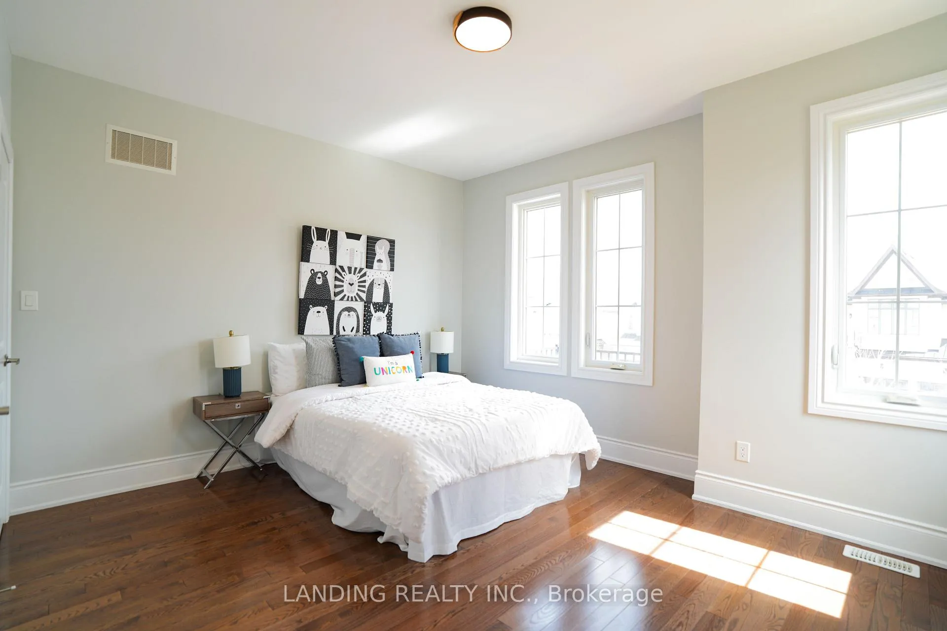 Photo 18 of 118 Burns Boulevard, King, King City — HOMEH
