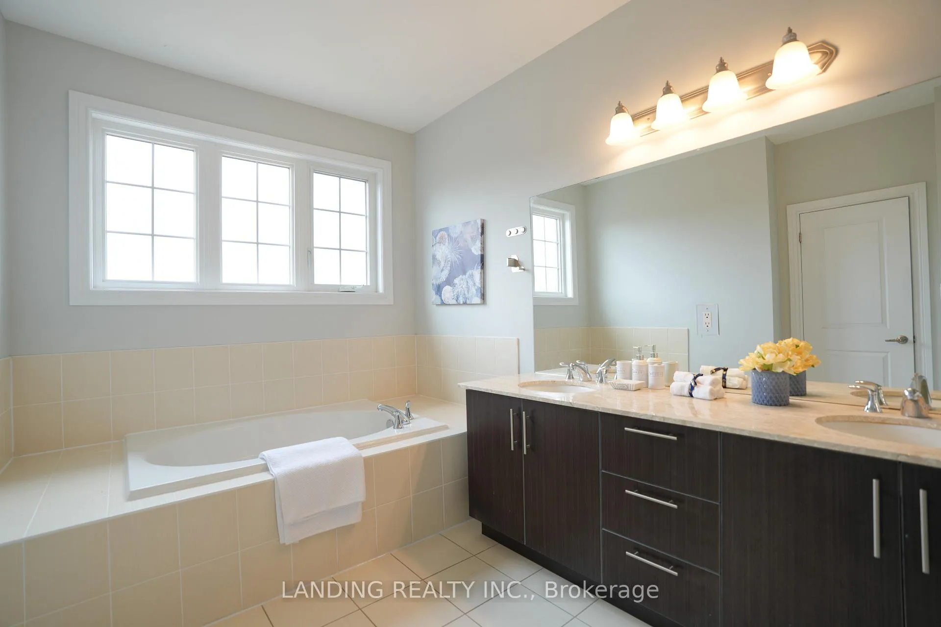 Photo 23 of 118 Burns Boulevard, King, King City — HOMEH