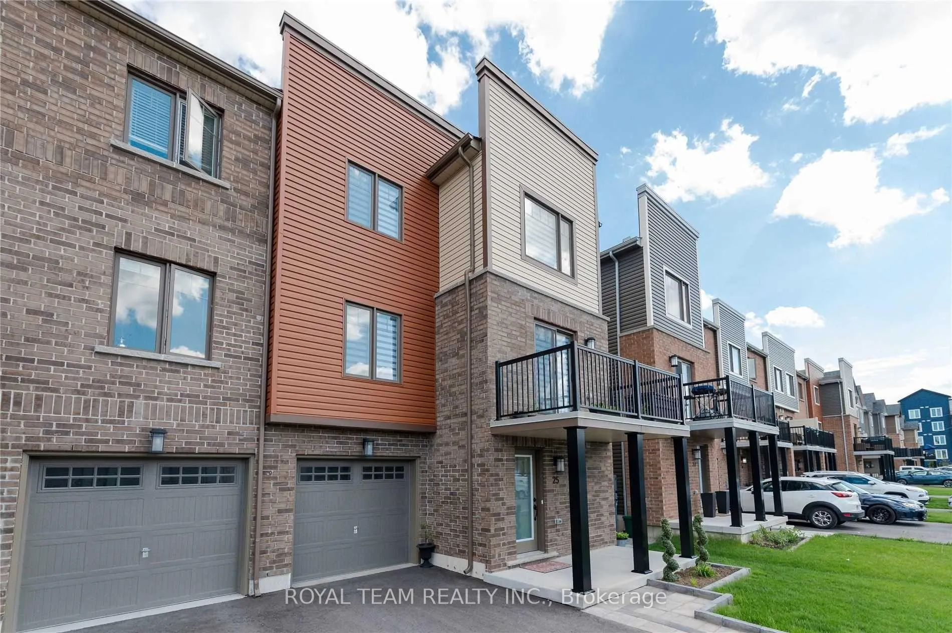 Photo 2 of 25 Kodiak Terrace, Barrie, Rural Barrie Southwest — HOMEH