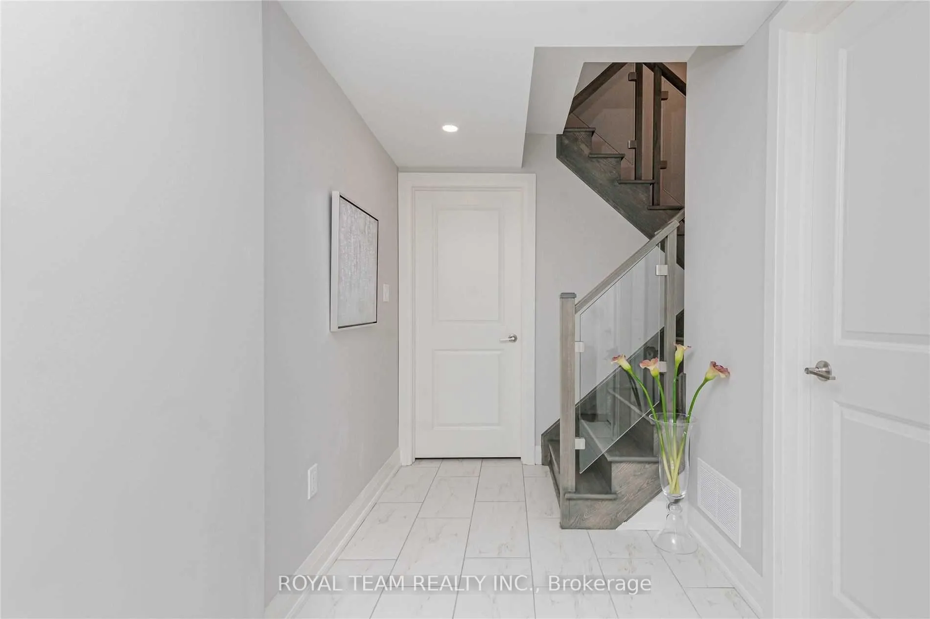 Photo 6 of 25 Kodiak Terrace, Barrie, Rural Barrie Southwest — HOMEH