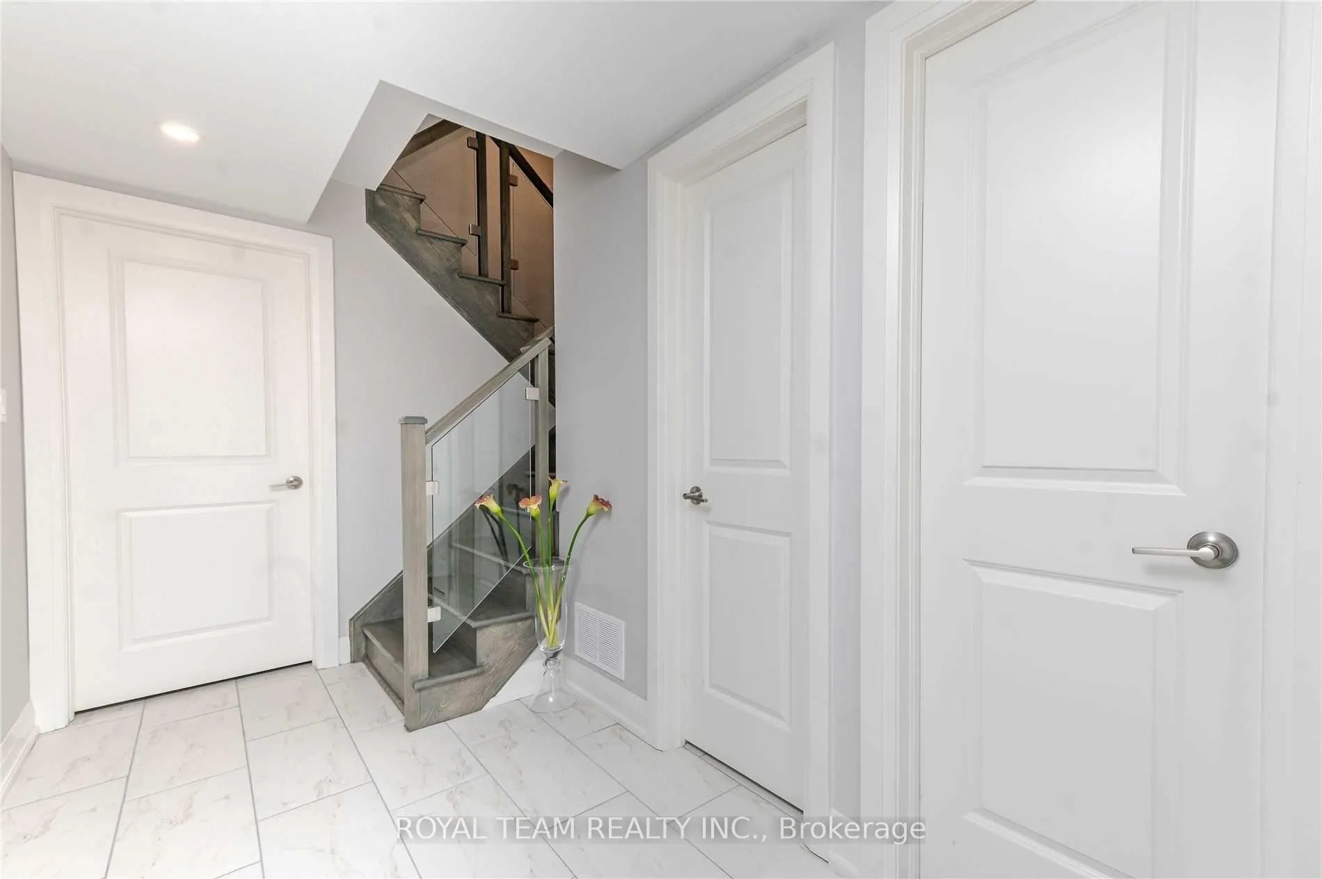 Photo 7 of 25 Kodiak Terrace, Barrie, Rural Barrie Southwest — HOMEH
