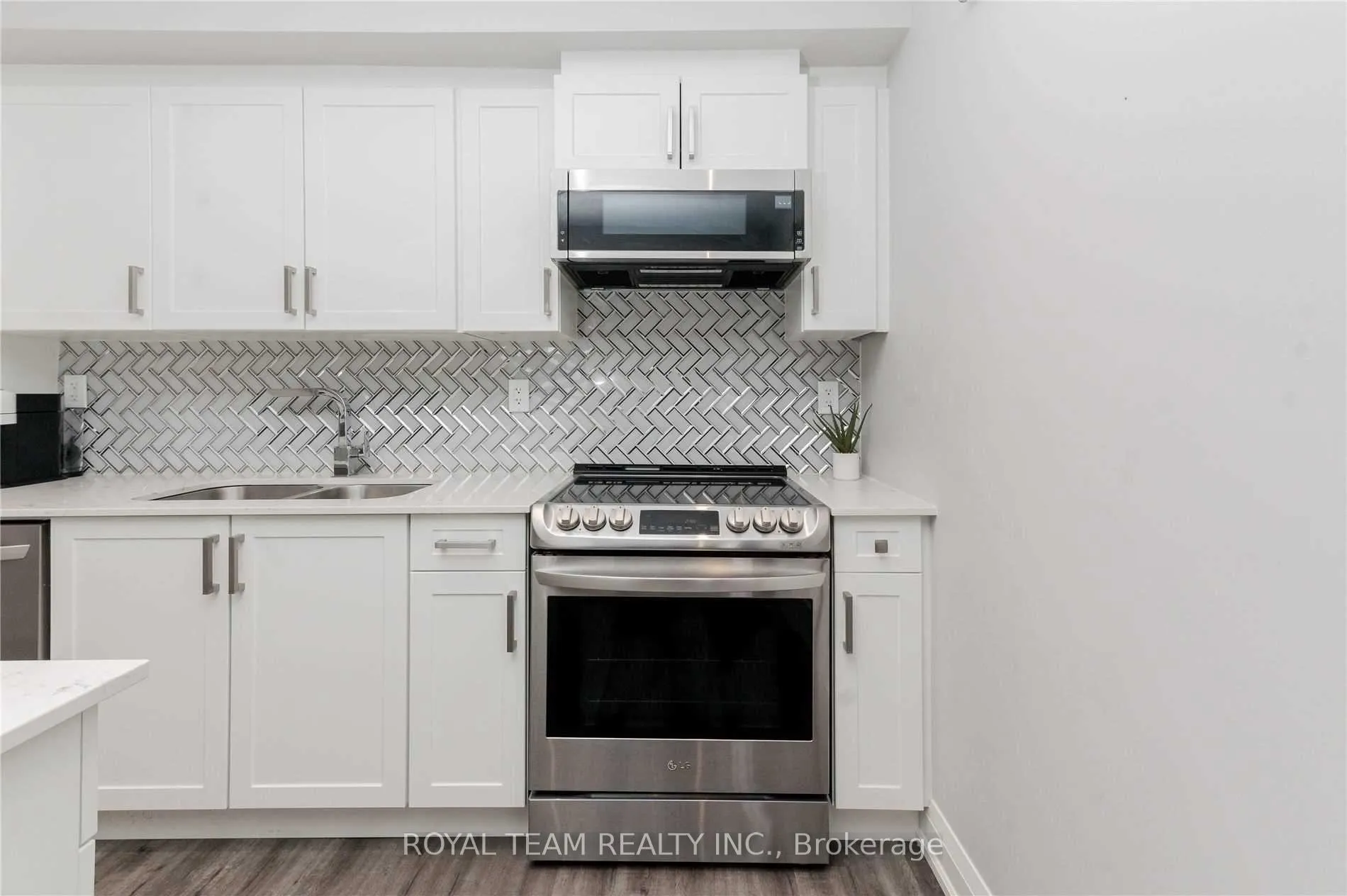 Photo 15 of 25 Kodiak Terrace, Barrie, Rural Barrie Southwest — HOMEH