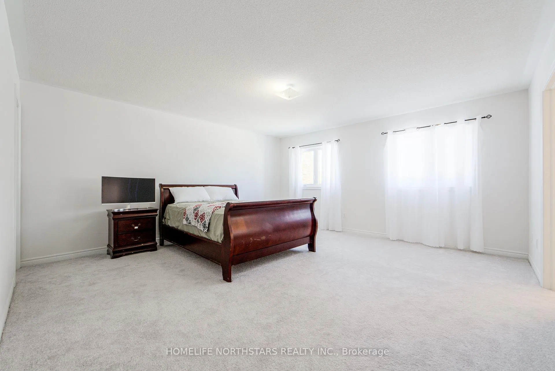 Photo 18 of 7 Wakefield Boulevard, Essa, Angus — HOMEH