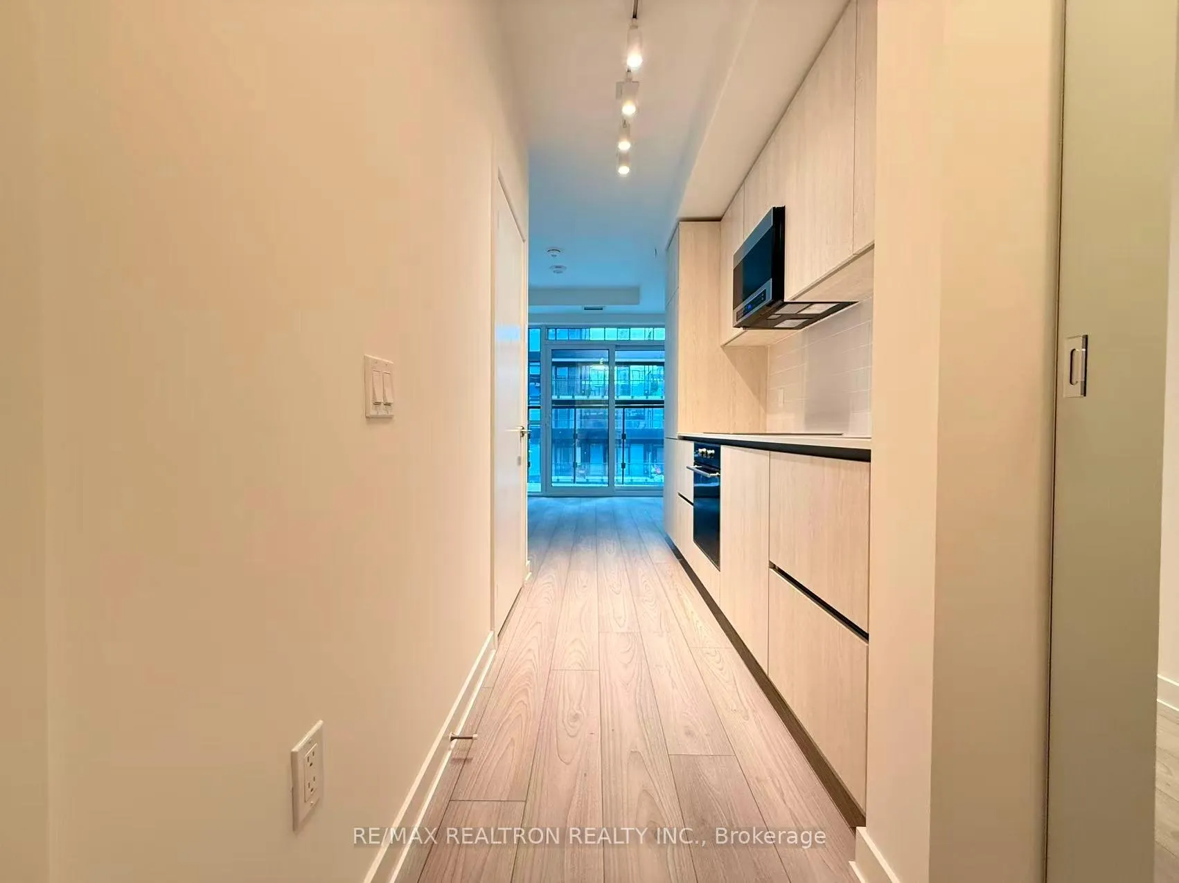 Photo 8 of Unit 706, 110 Broadway Avenue, Toronto, Mount Pleasant West — HOMEH