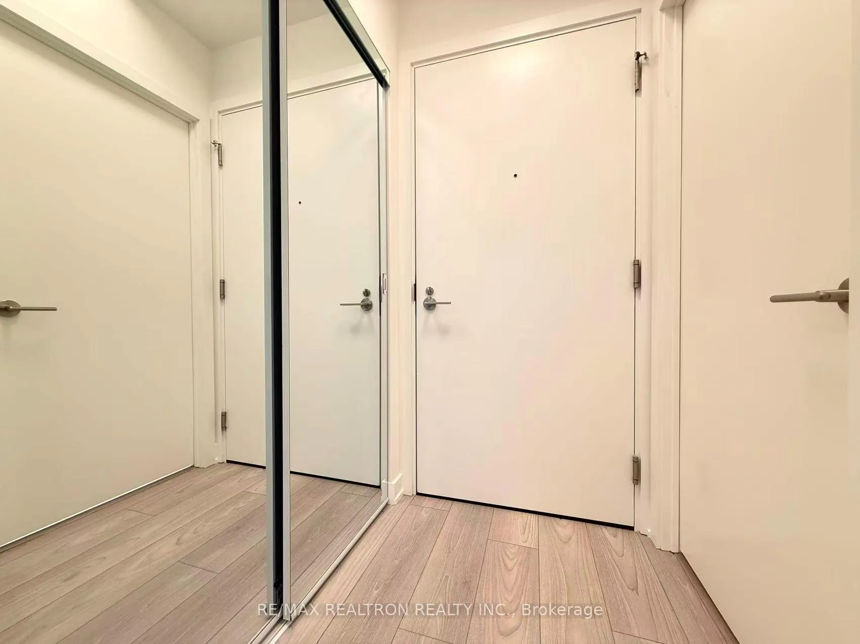 Photo 9 of Unit 706, 110 Broadway Avenue, Toronto, Mount Pleasant West — HOMEH