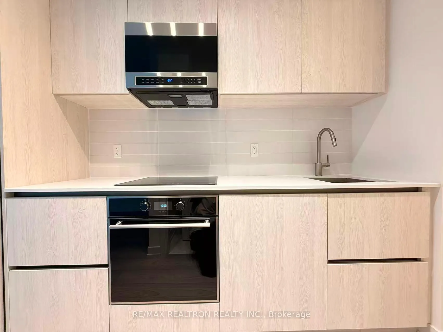 Photo 10 of Unit 706, 110 Broadway Avenue, Toronto, Mount Pleasant West — HOMEH
