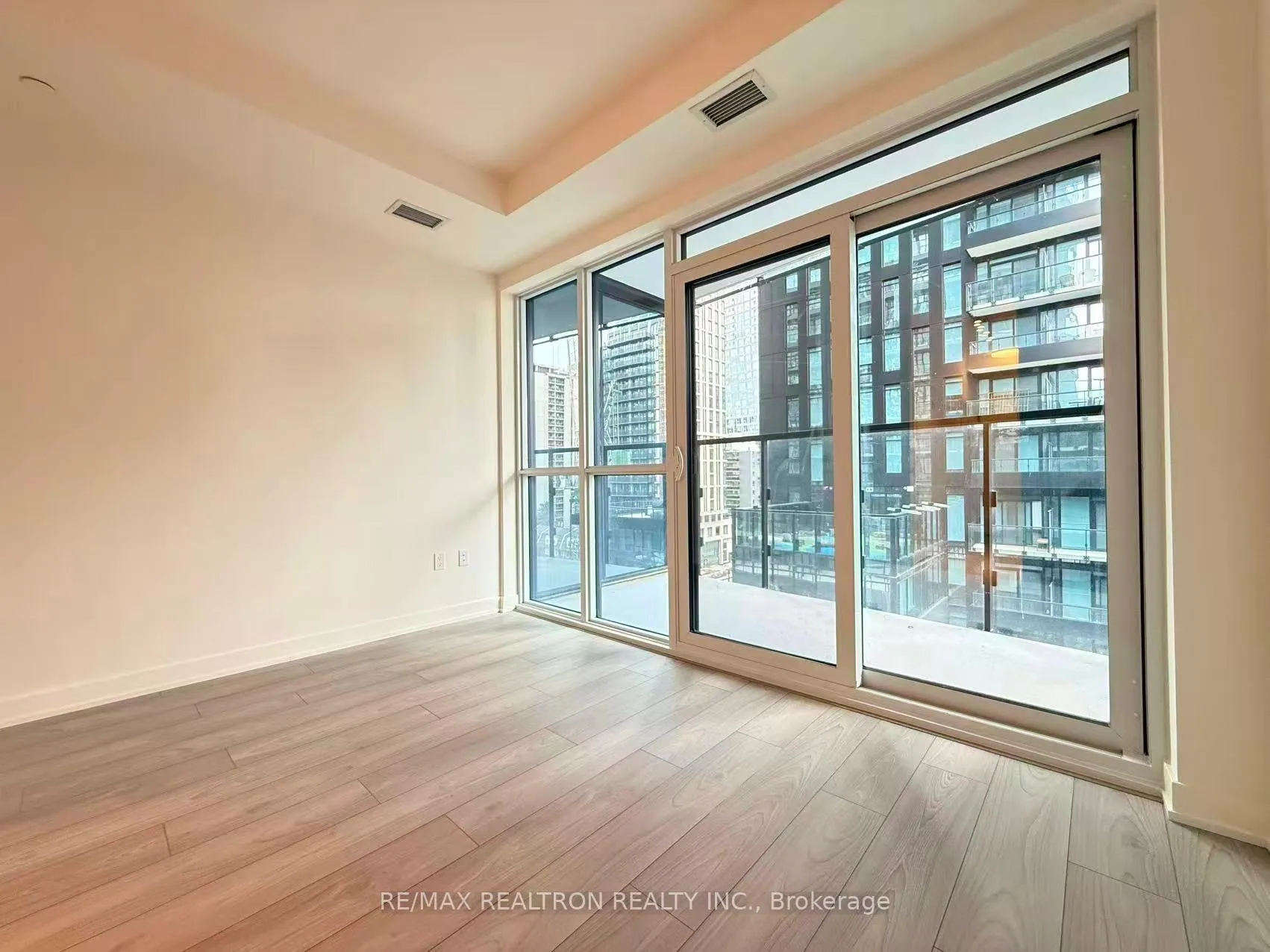 Photo 13 of Unit 706, 110 Broadway Avenue, Toronto, Mount Pleasant West — HOMEH