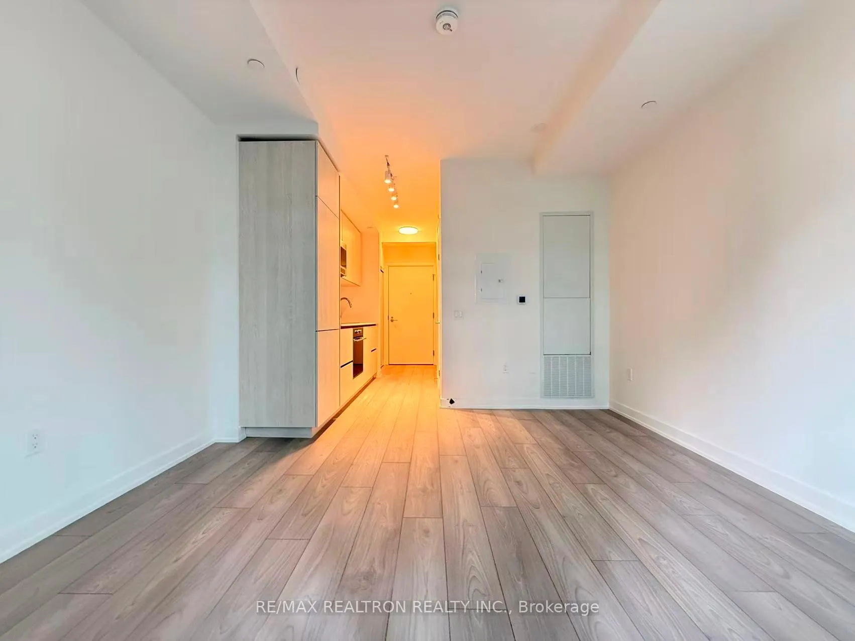 Photo 15 of Unit 706, 110 Broadway Avenue, Toronto, Mount Pleasant West — HOMEH